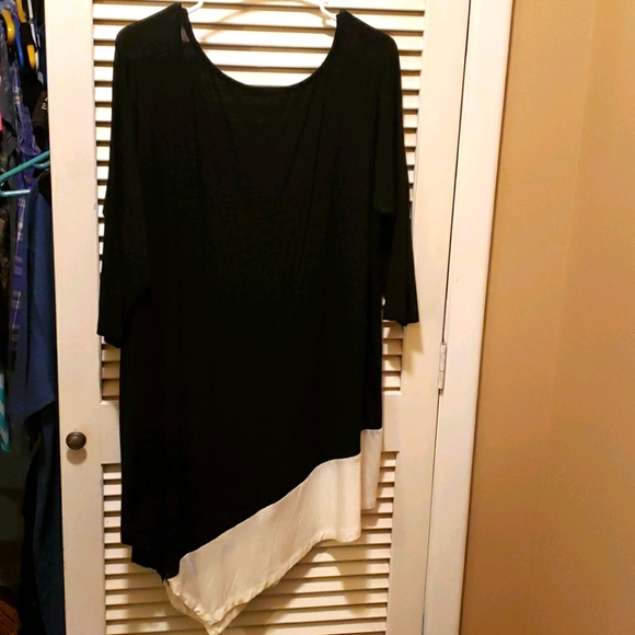 Black and White Bias Cut Tunic Top - Picture 2 of 3